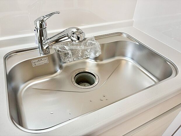 いつでも清潔なおいしいお水を。一つの水栓で水道水と浄水を使い分け。