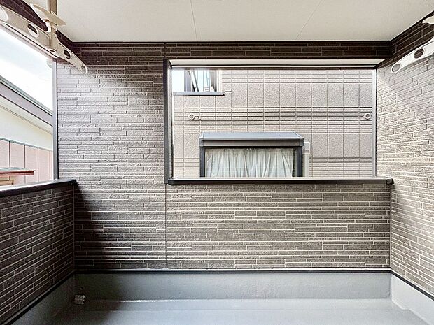 ゆったりバルコニーだから沢山お洗濯ものを干せます。