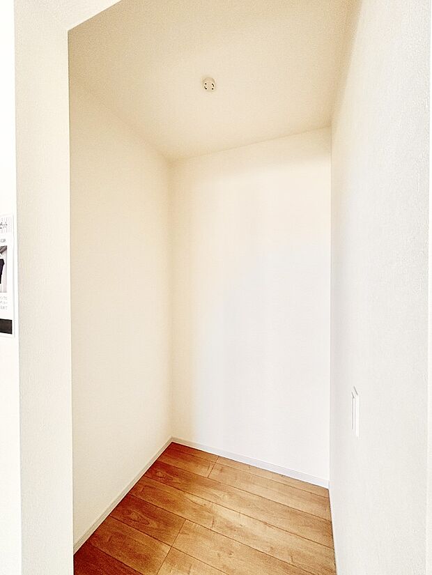 ウォークインクローゼットの活用で生活空間スッキリ