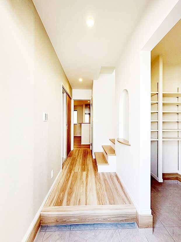 家族の帰宅やお客様をあたたかく迎える玄関