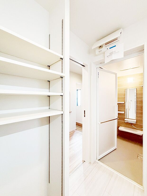 広々とゆとりのあるランドリースペース