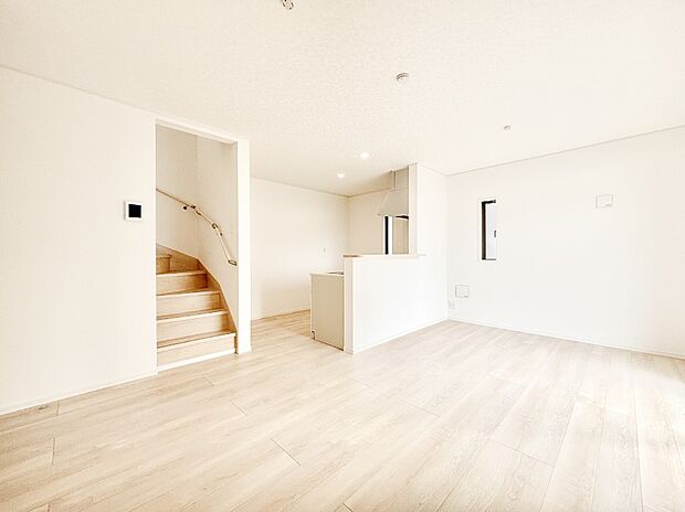 どこにいても家族のつながりを感じられるコミュニケーションリビング。