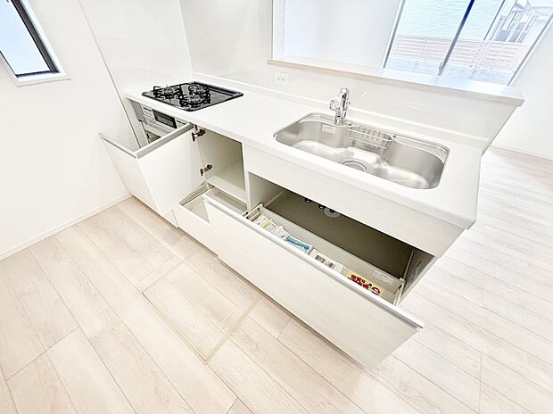 使いやすさを優先したスライド式収納タイプ!