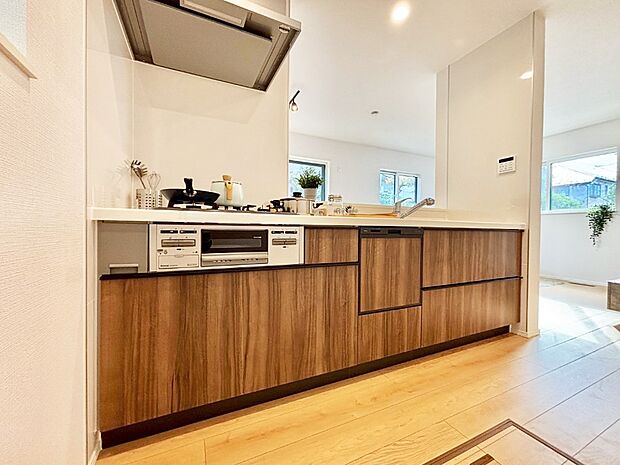 毎日使うキッチンだから、使いやすさ&お手入れのしやすさにこだわりました。