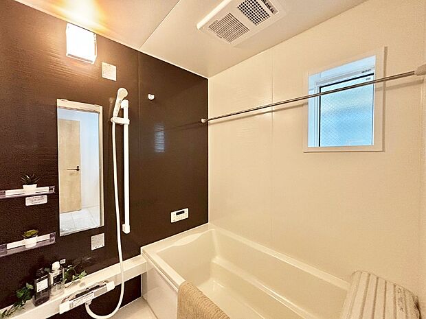 落ち着いた雰囲気でゆっくり寛げるバスルーム