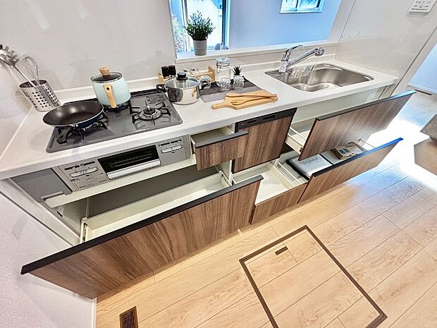 使いやすさを優先したスライド式収納タイプ!