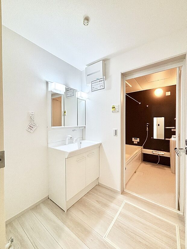 清潔感のある快適空間です。毎日の身支度も気持ち良くお使い頂けます。 