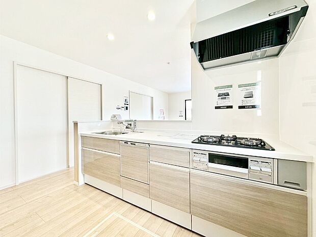 広々とした使い勝手の良いキッチンで日々のお料理も楽しくなりそう