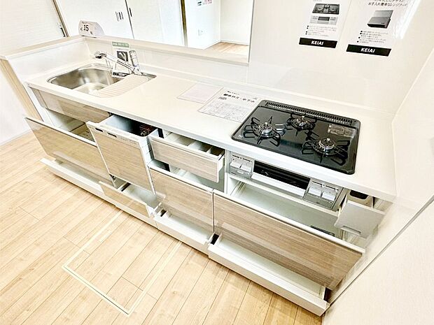 使いやすさを優先したスライド式収納タイプ！