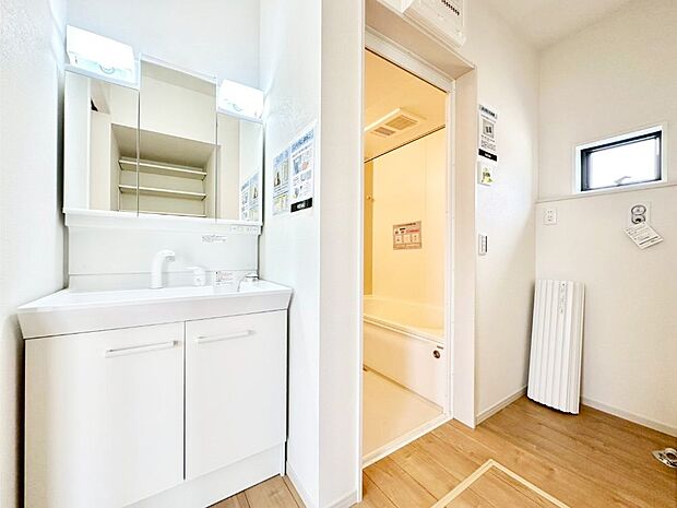 キッチンとの動線を考慮した水廻り集中設計で忙しい時間の家事もラクラク