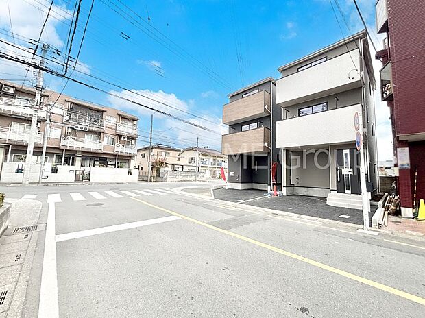 前面道路はきちんと整備されています  