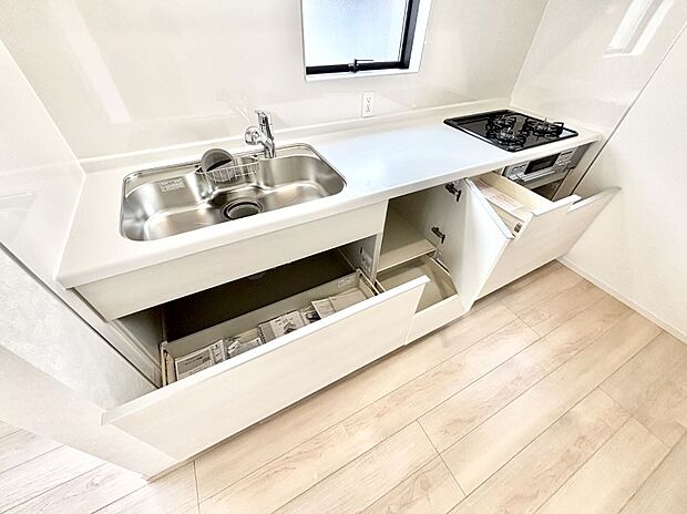 使いやすさを優先したスライド式収納タイプ！