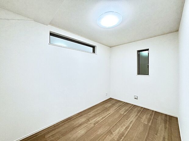 使いやすい形でベットや家具の置き方にも困ることもありません。 