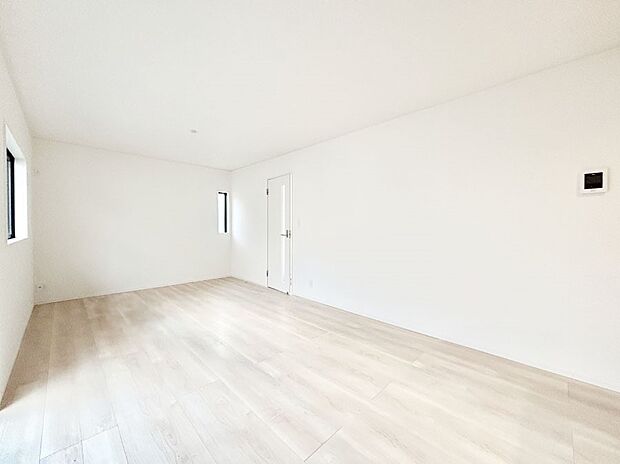 日当たりのいいリビングでゆったりとしたティータイムを！ お気に入りのグリーンを飾れば更に心地よさがアップ！