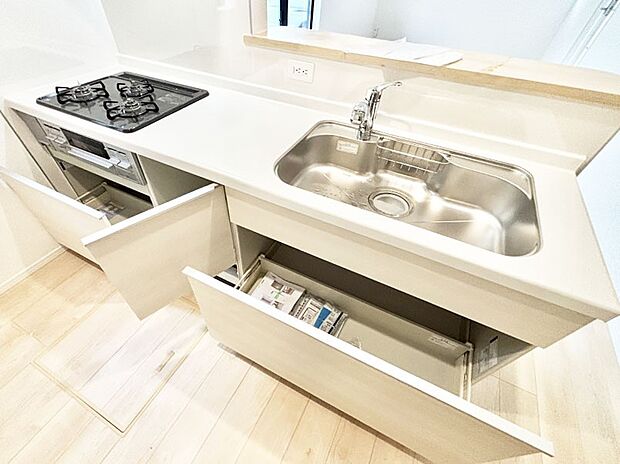 使いやすさを優先したスライド式収納タイプ!