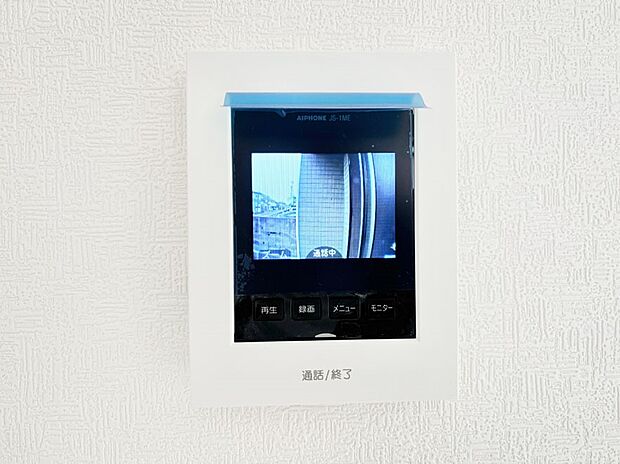 訪問者が一目でわかる安心のＴＶモニター付きインターホン。 