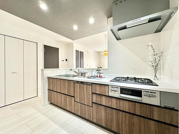 広々とした使い勝手の良いキッチンで日々のお料理も楽しくなりそう  