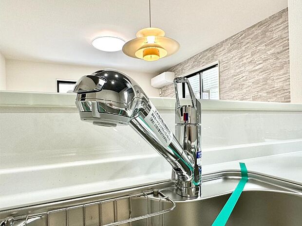 いつでも清潔なおいしいお水を。一つの水栓で水道水と浄水を使い分け。