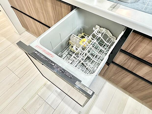 面倒なお片づけは食洗機にお任せ！家事の負担が減って、時間にも気持ちにもゆとりができます。