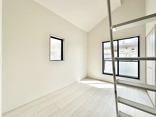 爽やかな日差しがお部屋全体を優しく包み込んでくれます  