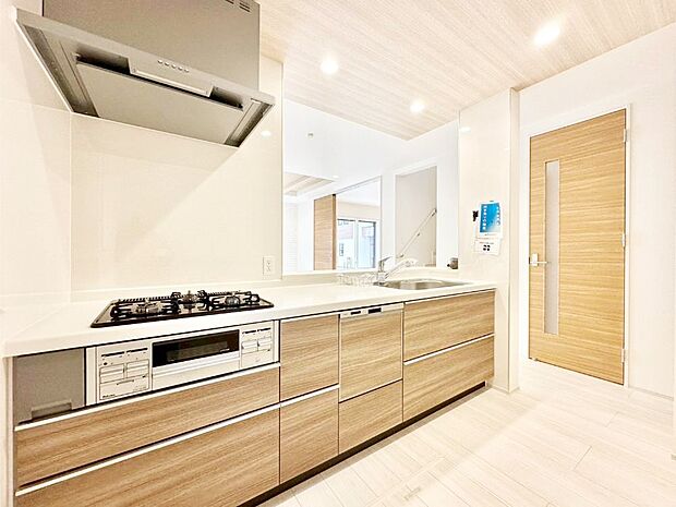 広々とした使い勝手の良いキッチンで日々のお料理も楽しくなりそう