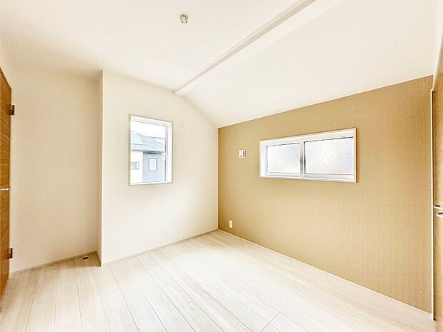 窓からのやさしい光が心地よいプライベートルーム