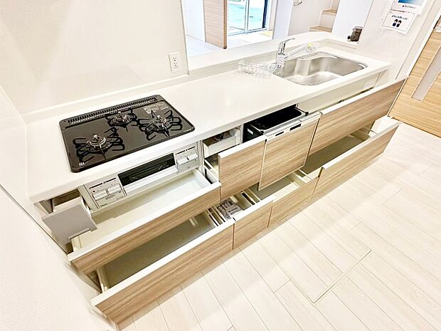 使いやすさを優先したスライド式収納タイプ!