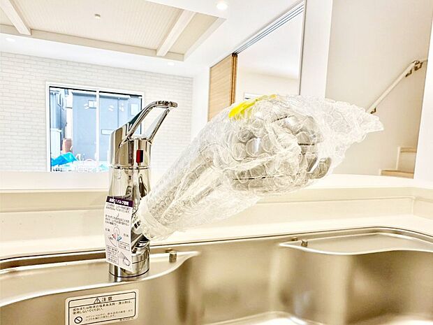 いつでも清潔なおいしいお水を。一つの水栓で水道水と浄水を使い分け。