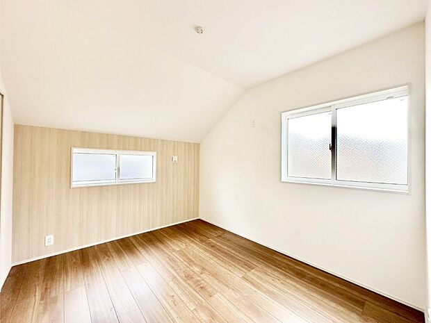 窓からのやさしい光が心地よいプライベートルーム