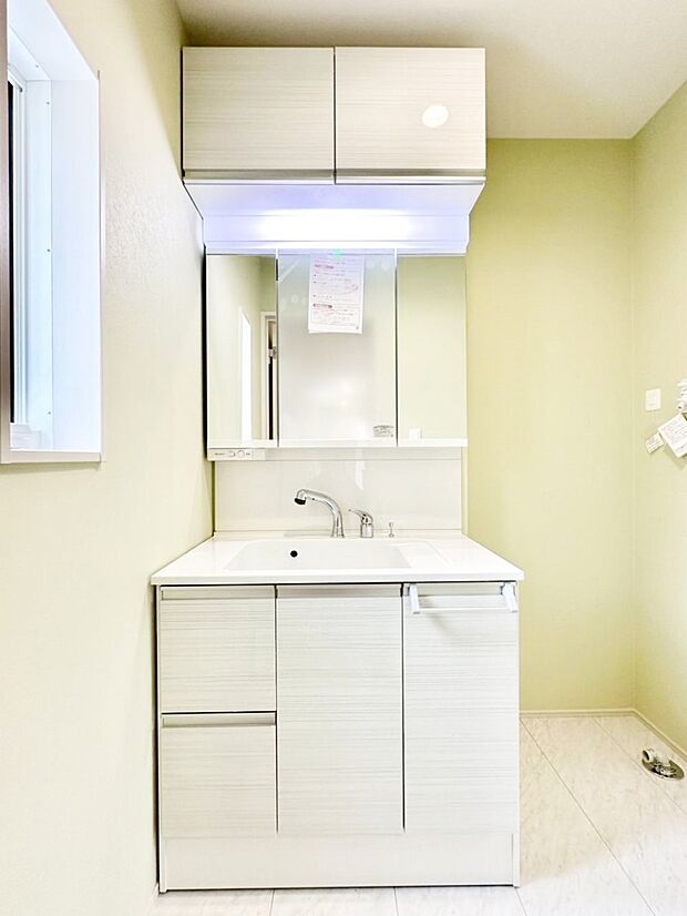 収納力と機能性に優れた洗面化粧台