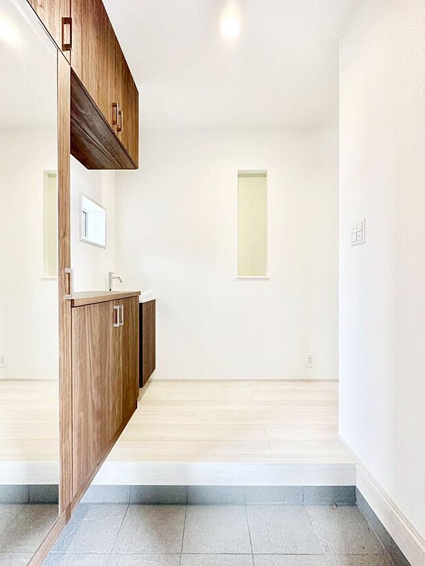 家族の帰宅やお客様をあたたかく迎える玄関