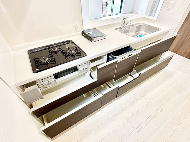 使いやすさを優先したスライド式収納タイプ！