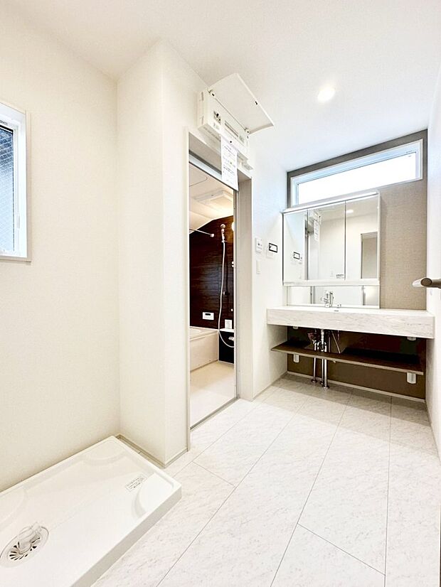 広々とゆとりのあるランドリースペース