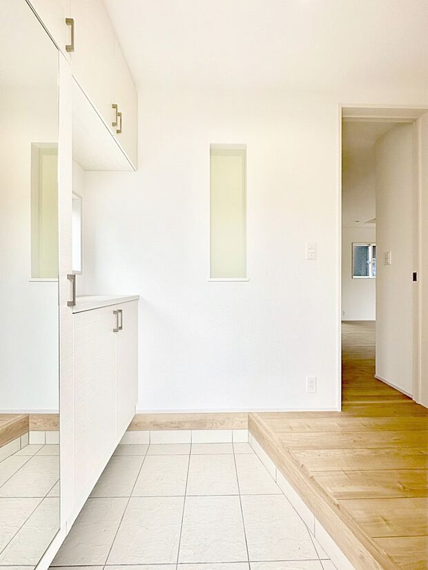 いつもきれいにしておきたい玄関ですね。  