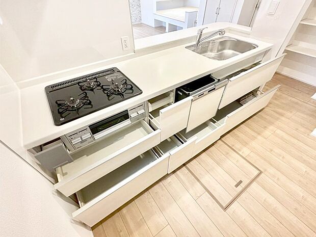 使いやすさを優先したスライド式収納タイプ！