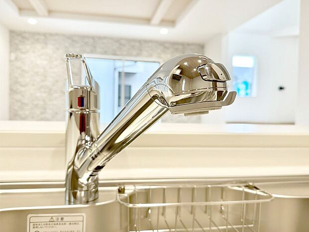 いつでも清潔なおいしいお水を。一つの水栓で水道水と浄水を使い分け。