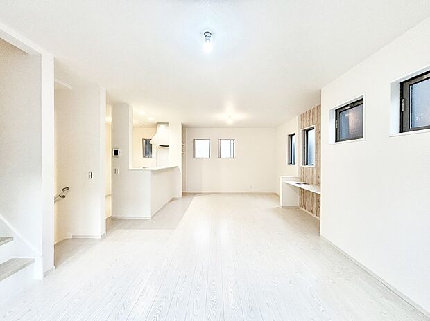 家族団らんの時間も増えそうなくつろぎのリビングダイニング。   