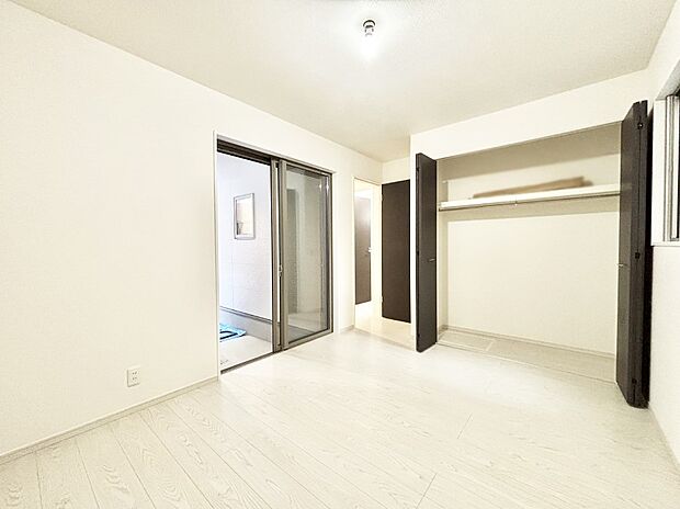 使いやすい形でベットや家具の置き方にも困ることもありません。 