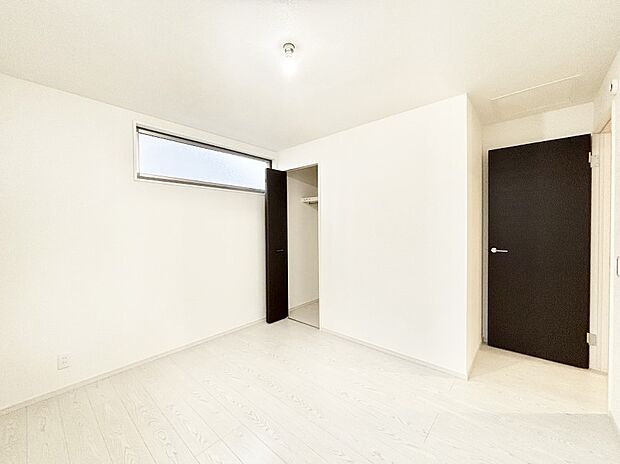 窓からのやさしい光が心地よいプライベートルーム