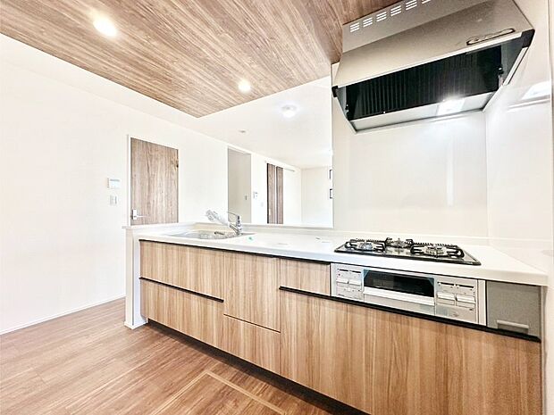 広々とした使い勝手の良いキッチンで日々のお料理も楽しくなりそう