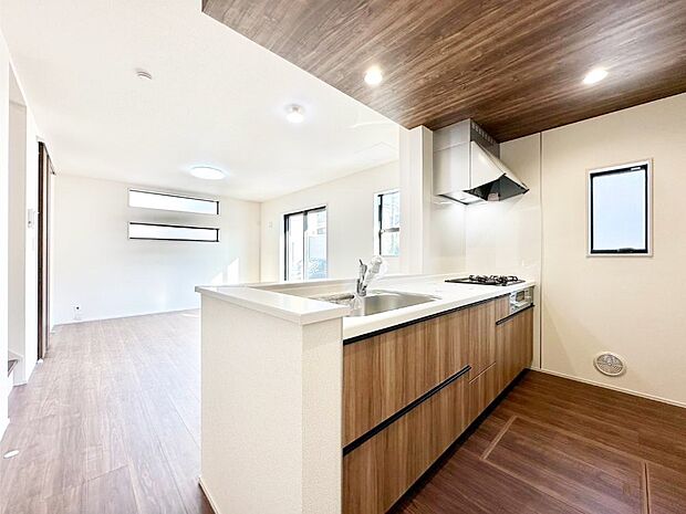 料理をしながらご家族との会話を楽しめる対面カウンターキッチン