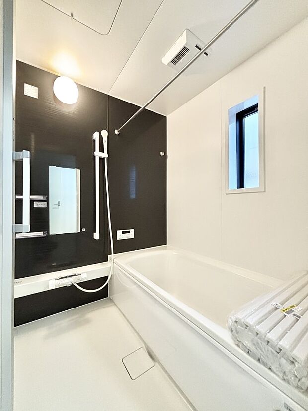 落ち着いた雰囲気でゆっくりお寛ぎいただけるバスルーム