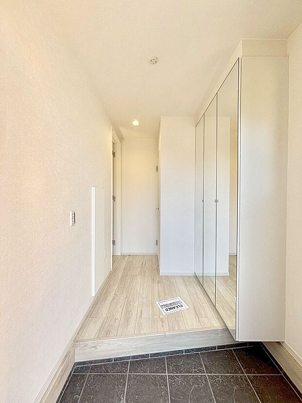 家族の帰宅やお客様をあたたかく迎える玄関  