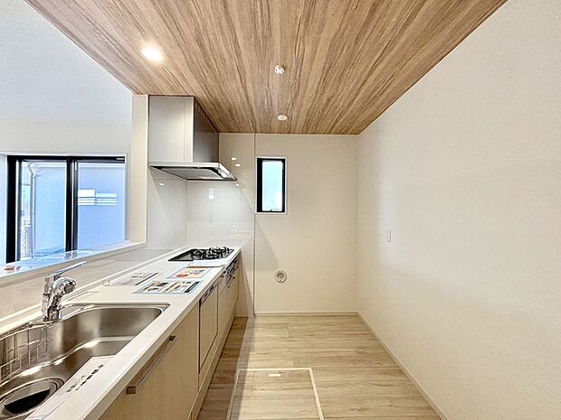 ゆとりあるキッチンではご家族と楽しくお料理ができます。