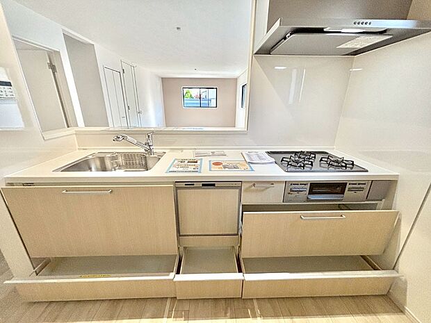 使いやすさを優先したスライド式収納タイプ！