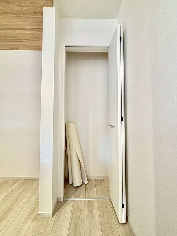 キッチン横収納！食材のストックはもちろん、日用品の収納など使い方はいろいろ！  