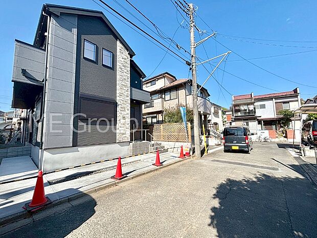 前面道路はきちんと整備されています  