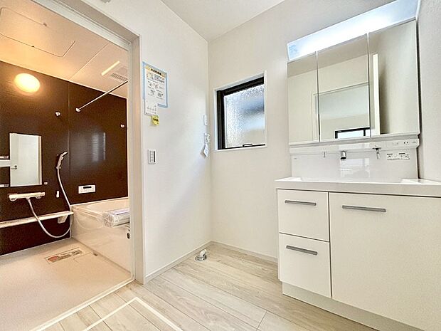 清潔感のある快適空間です。毎日の身支度も気持ち良くお使い頂けます。 