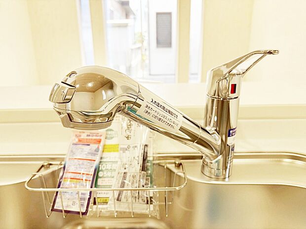 いつでも清潔なおいしいお水を。一つの水栓で水道水と浄水を使い分け。