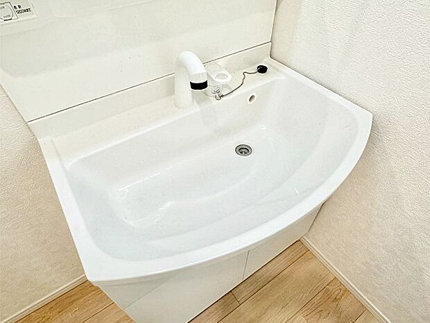 ハンドシャワー付き！使いやすい洗面台。